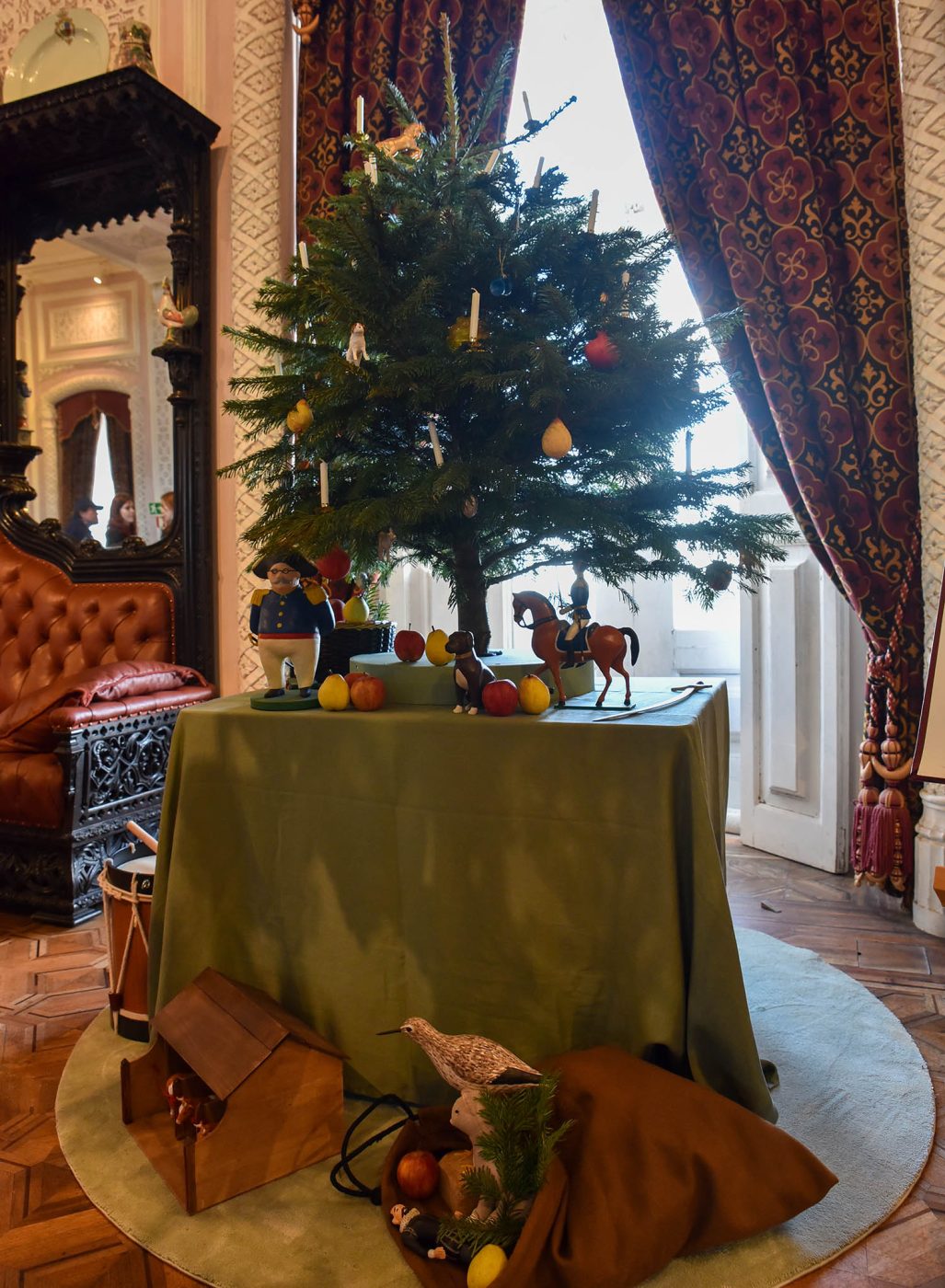 A primeira árvore de Natal e o cartão de Boas Festas que fizeram a tradição  em Portugal – Who Trips