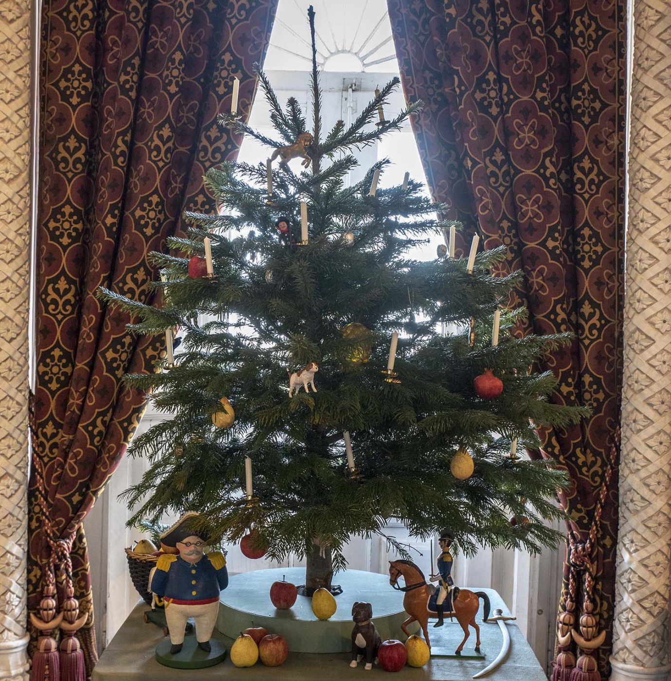 A primeira árvore de Natal e o cartão de Boas Festas que fizeram a tradição  em Portugal – Who Trips